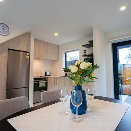Modern 2 Bedroom Townhouse In Cbd With Parking! Sleeps 5 Christchurch Kültér fotó