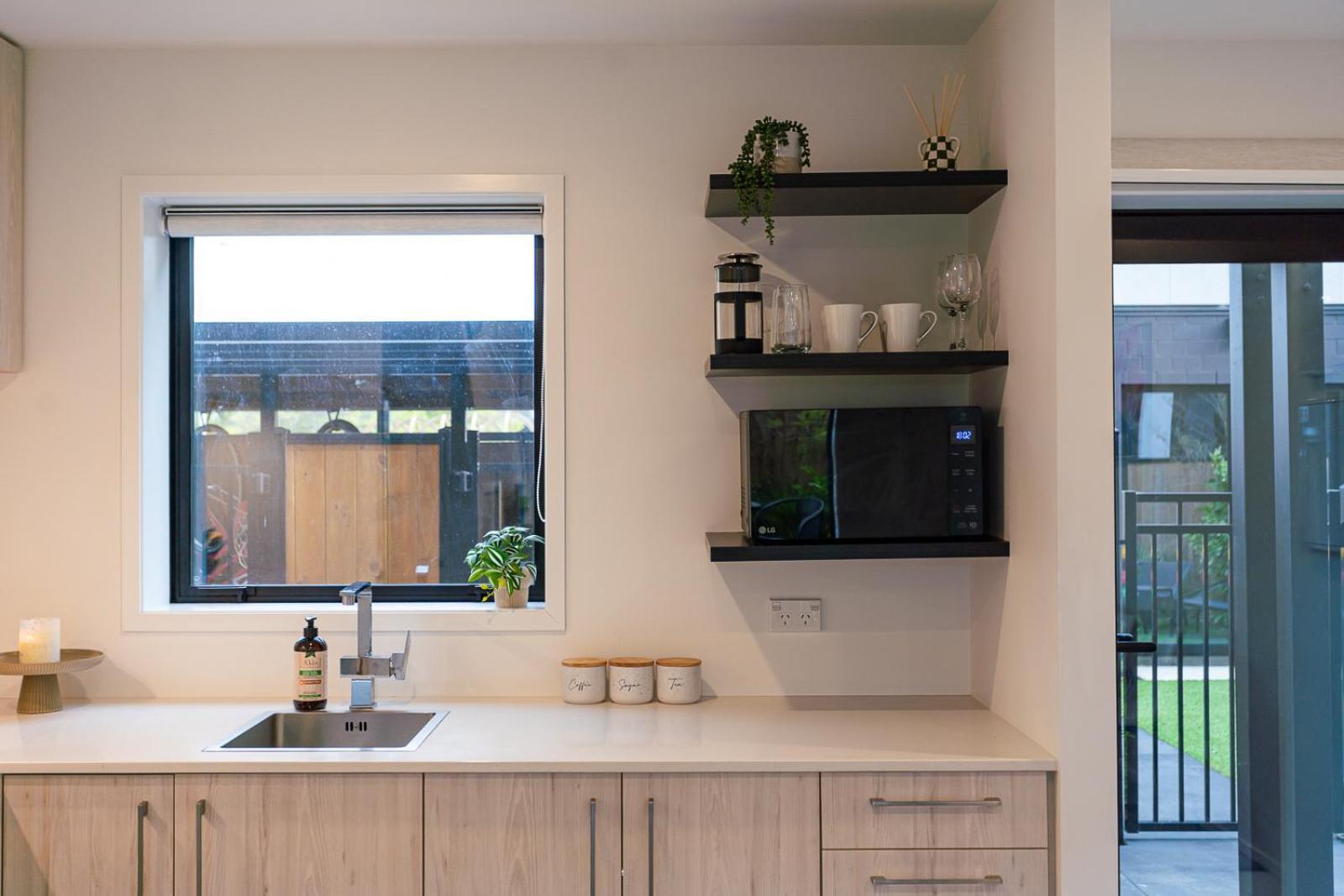 Modern 2 Bedroom Townhouse In Cbd With Parking! Sleeps 5 Christchurch Kültér fotó
