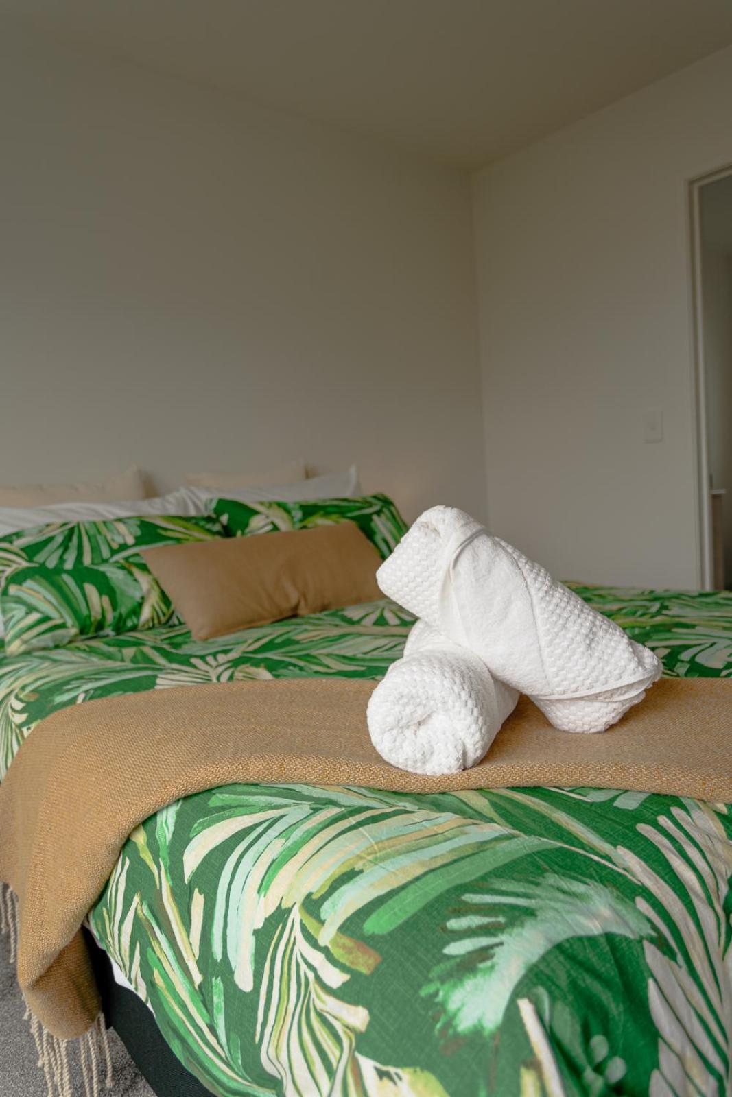 Modern 2 Bedroom Townhouse In Cbd With Parking! Sleeps 5 Christchurch Kültér fotó