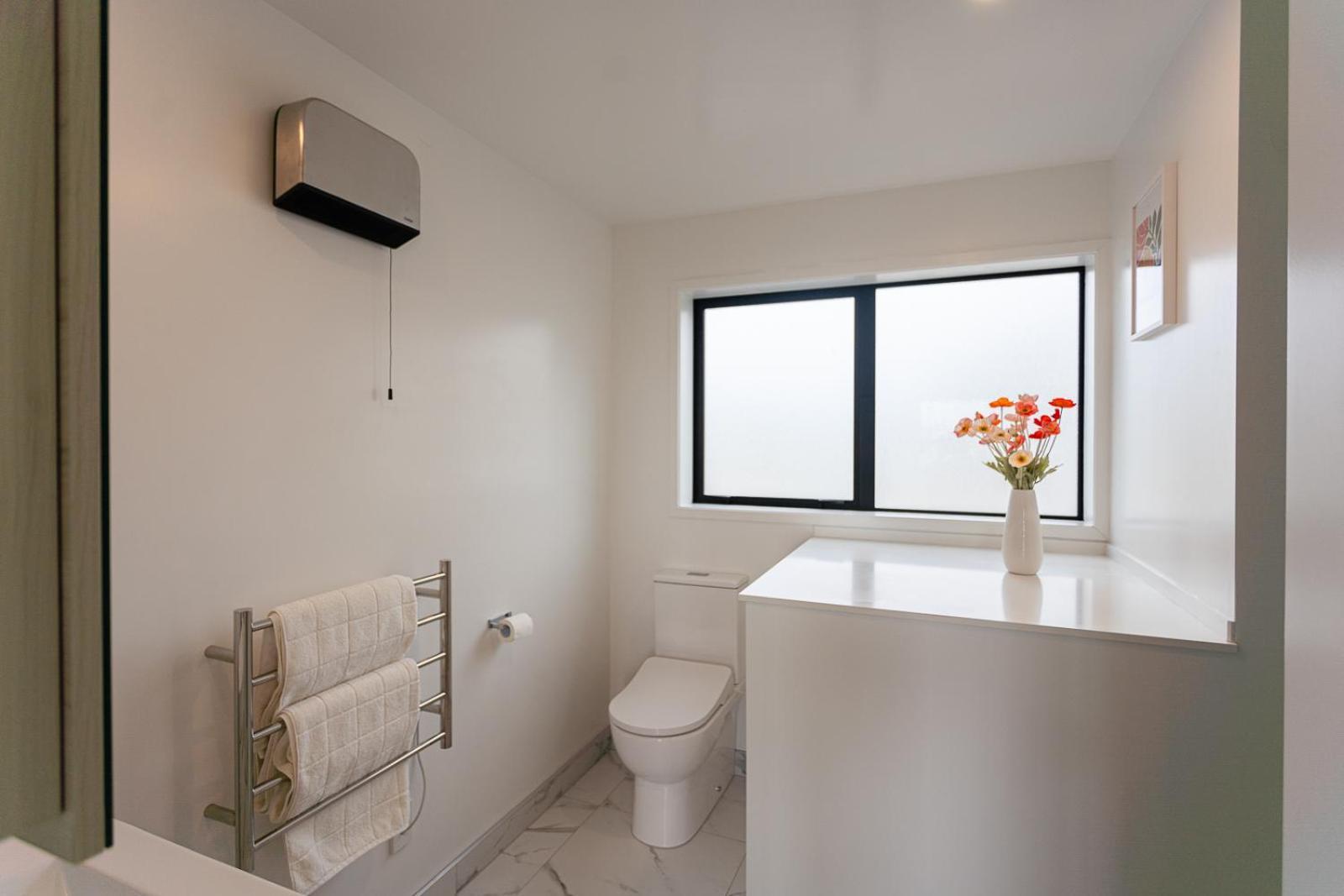 Modern 2 Bedroom Townhouse In Cbd With Parking! Sleeps 5 Christchurch Kültér fotó