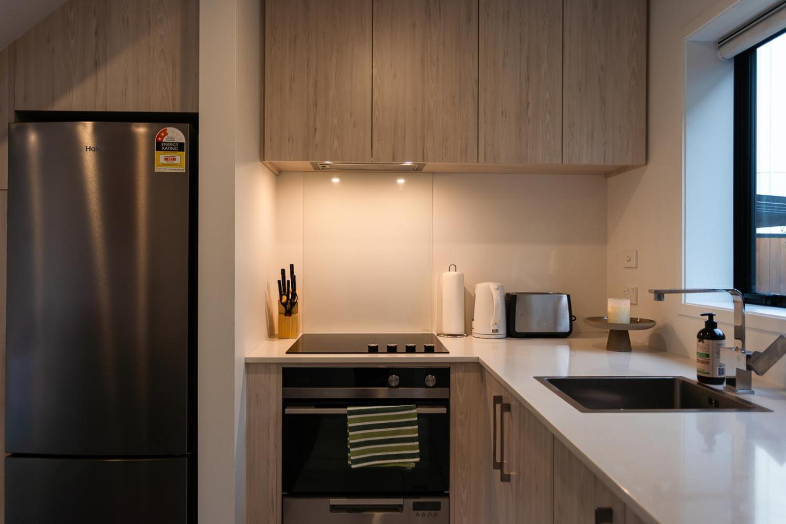 Modern 2 Bedroom Townhouse In Cbd With Parking! Sleeps 5 Christchurch Kültér fotó